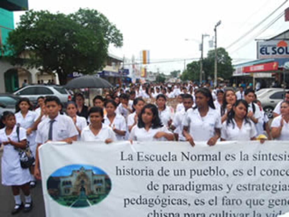 Celebran aniversario de la Normal