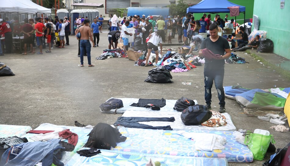 Migrantes venezolanos varados en Panamá claman por ayuda