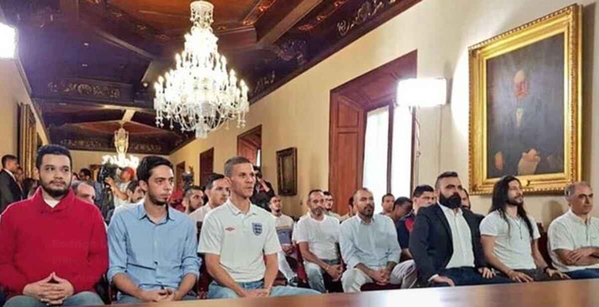 Antes de su liberación, los excarcelados comparecieron en un acto celebrado en la cancillería.