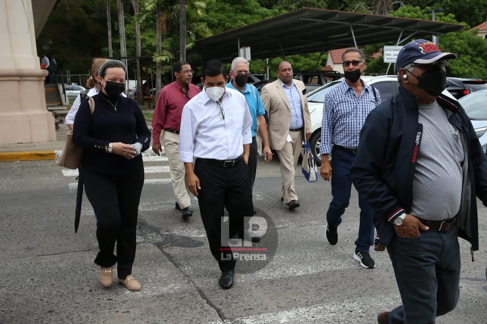 Presentan amparo de garantías constitucionales contra orden de proceder para la construcción del mercado del marisco