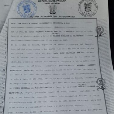 Martinelli otorga amplios poderes a su esposa y hermano