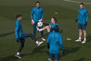 Sorpresas en las alineaciones del Real Madrid y París Saint-Germain