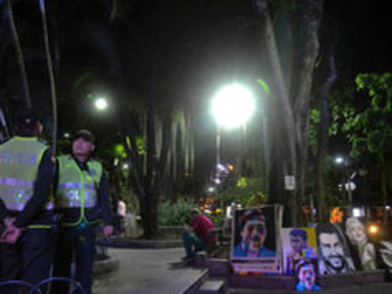 Óleos reviven a Pablo Escobar en un parque en Medellín