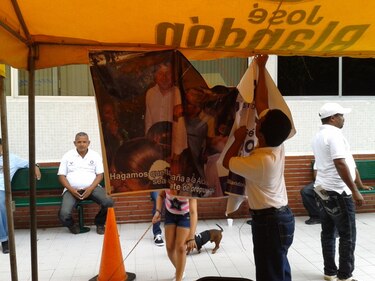 Retiran propagandas proselitistas en centro de votación del colegio La Salle