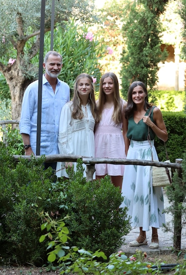 El retrato familiar de los Reyes y sus hijas en Mallorca