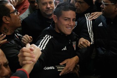 James Rodríguez recibe una calurosa bienvenida a su llegada a Brasil