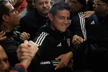 James Rodríguez recibe una calurosa bienvenida a su llegada a Brasil