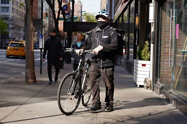 Más de 10,000 muertos por coronavirus en Nueva York, pero ‘lo peor ya pasó’