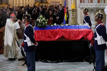 Con una misa solemne y todos los honores, Colombia dice adiós a Miguel Uribe Turbay