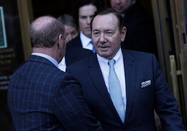 Un testigo en el juicio contra Kevin Spacey dice que este lo asaltó en 1981