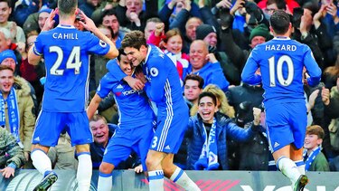 Chelsea se mantiene firme en el comando