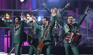 Los Tigres del Norte al estilo MTV