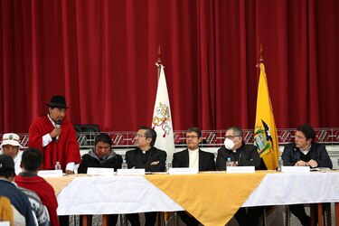 Gobierno de Ecuador e indígenas llegan a un acuerdo para terminar con las protestas