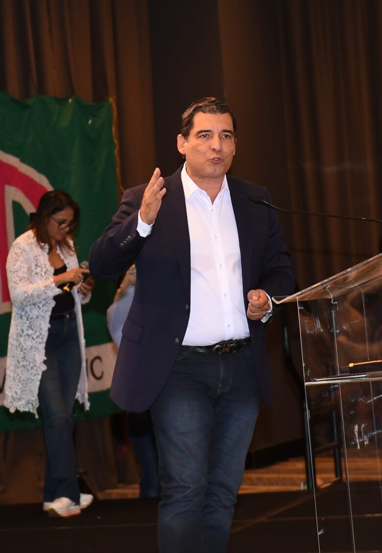 Cambio de banderas: Estos son los dirigentes y candidatos que ahora apoyan a Martín Torrijos