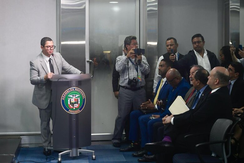 Minuto a minuto: la Comisión de Comercio aprueba derogar el contrato minero y la de Gobierno avala la consulta pública