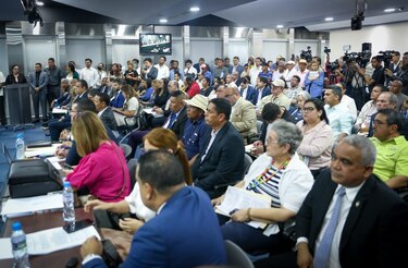 Primer debate del contrato minero: aprueban metodología de discusión y declaran receso hasta una próxima reunión