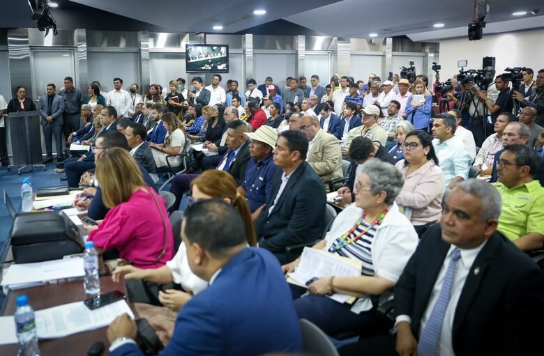 Primer debate del contrato minero: aprueban metodología de discusión y declaran receso hasta una próxima reunión