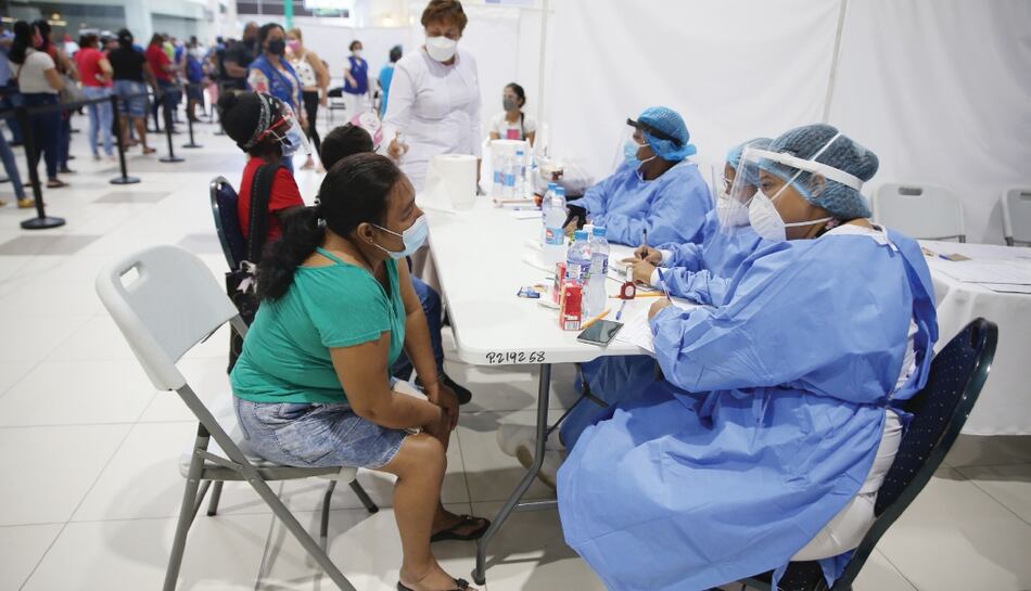 OPS: ritmo de vacunación dificulta control del virus 