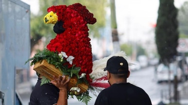 Un féretro dorado y miles de flores: el suntuoso funeral de ‘El Mencho’ en México