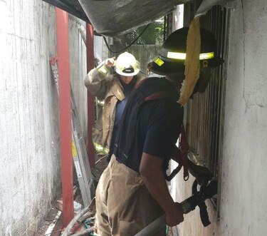Bomberos controlan incendio en Marbella
