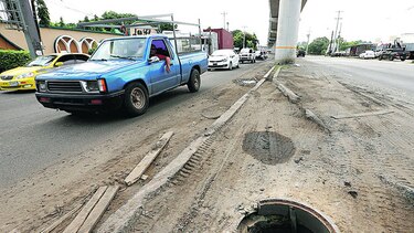 Una ruta estropeada y peligrosa