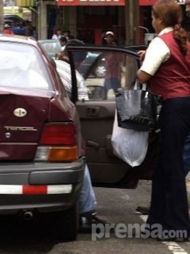 Fijan sanciones 'más rigurosas' para los taxistas piratas