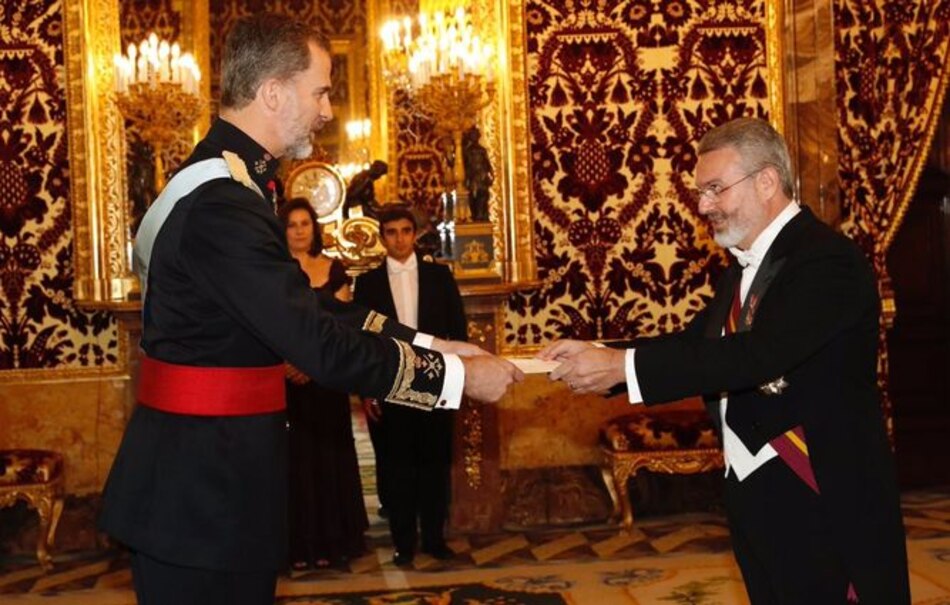 Milton Henríquez presenta sus credenciales como embajador de Panamá en España