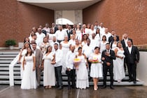Boda masiva en San Miguelito: 24 parejas se dieron el ‘sí’ en el Templo Bahá’í 