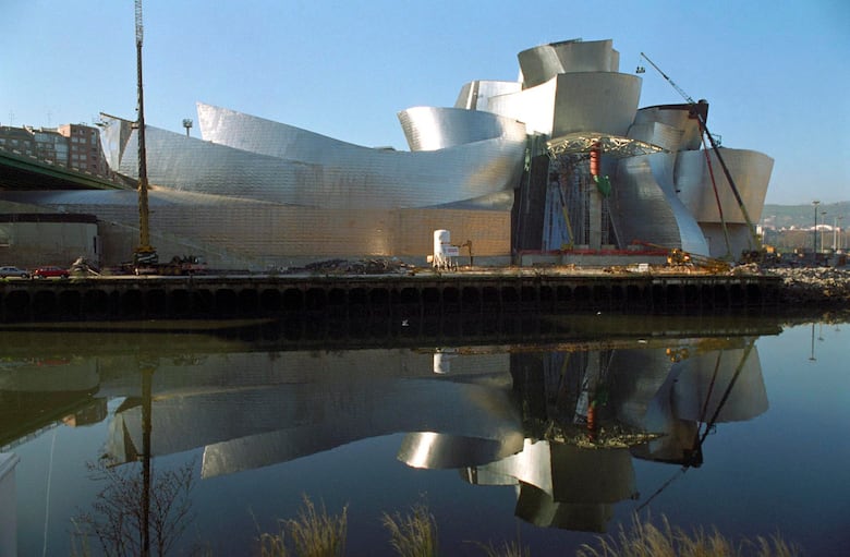 La huella de Frank Gehry en el mundo: del Guggenheim en Bilbao al Biomuseo de Panamá