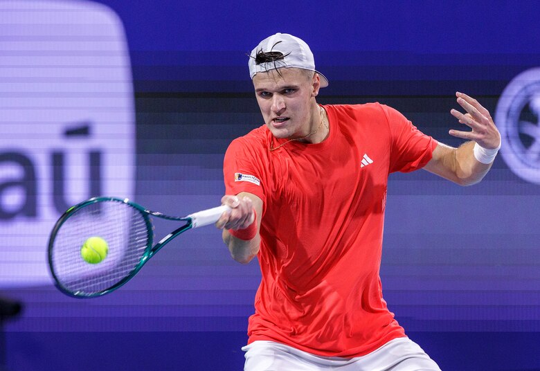 Mensik conquista el Miami Open y deja a Djokovic sin su título 100