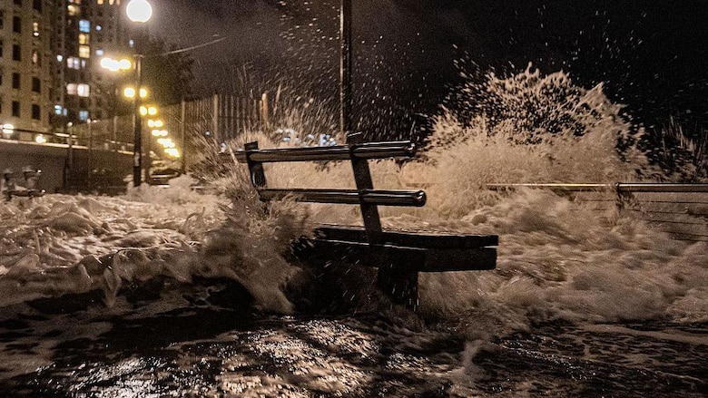 La reina de las tormentas: las imágenes del supertifón Ragasa que deja al menos 17 muertos en Taiwán y obliga a evacuar a millones en China