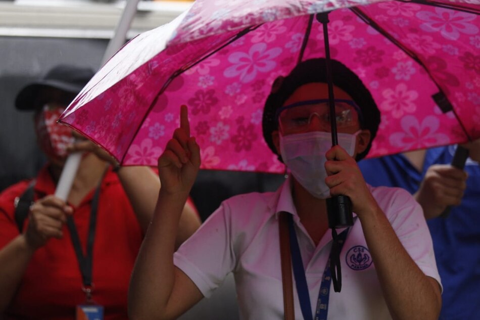 Funcionarios de la CSS realizan protesta por tercer día consecutivo por el cierre del centro de contacto