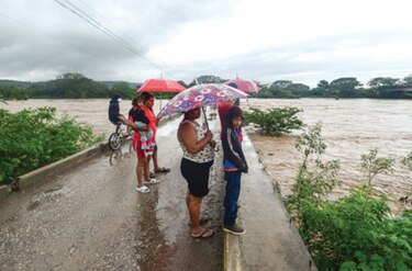 Huracán Eta va tierra adentro, en Nicaragua y Honduras