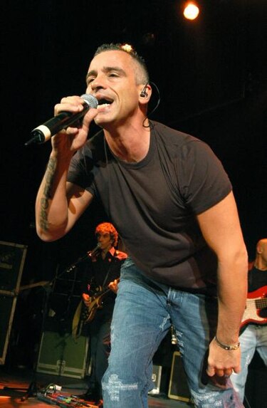 Eros Ramazzotti celebra los 50 con nuevo tema