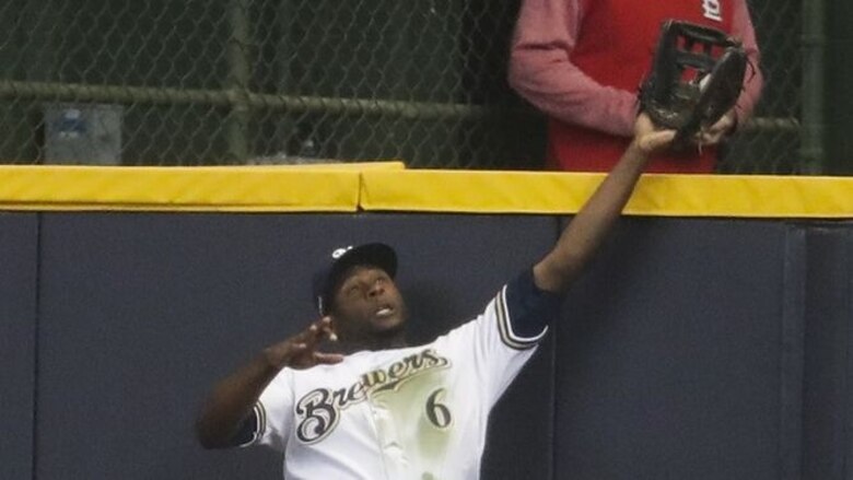 Después de ausentarse por varias horas, el cubano Céspedes anuncia que no jugará más la temporada