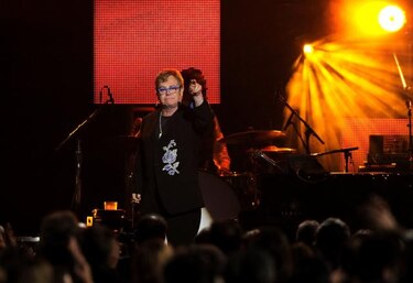 Elton John lanza una campaña contra el sida