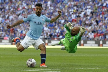 Dos goles de Agüero le dan al City el primer título de la temporada