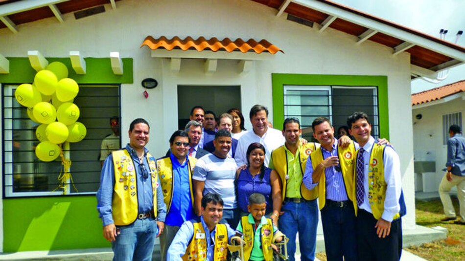 Amarilo entregó vivienda a Niño Símbolo del Teletón