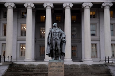 Estados Unidos sanciona a cientos de empresas, incluyendo compañías chinas, por ayudar a Rusia