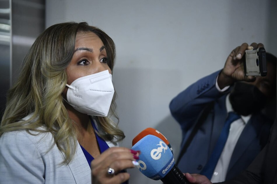 Yanibel Ábrego dice que la atacan por ser ‘pobre’ y asegura que su primo con doble salario ‘no es el único’