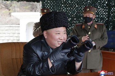 Kim Jong Un ‘supervisó’ un disparo de artillería de largo alcance