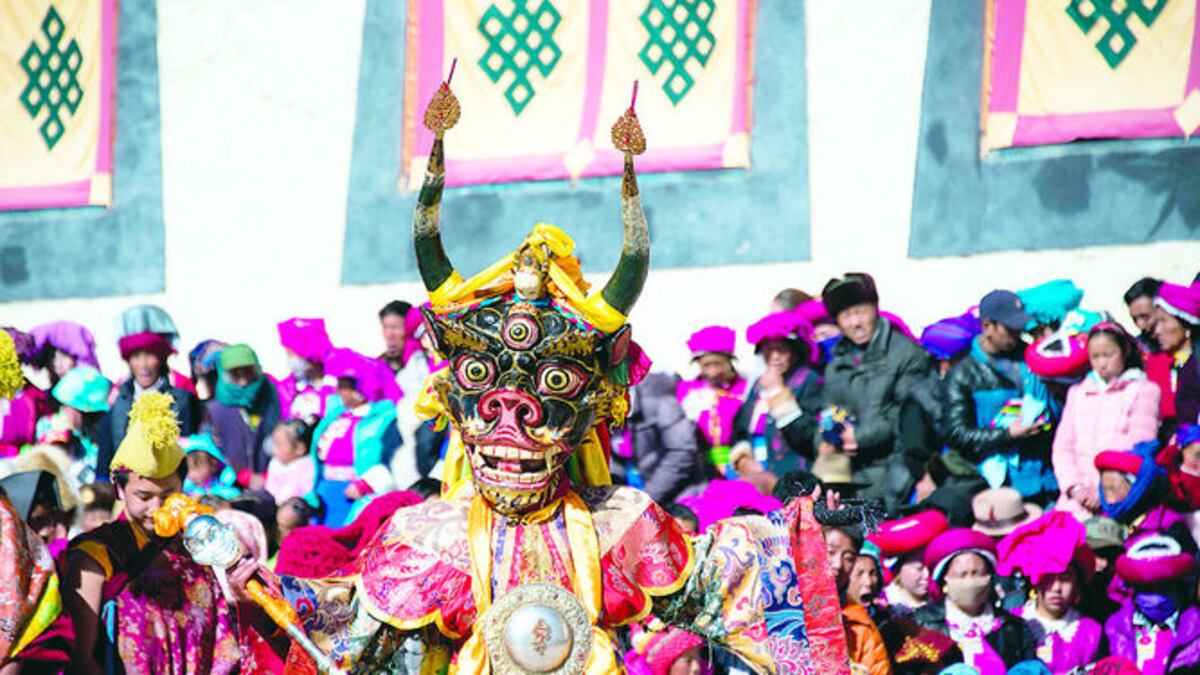 Los monjes del Tíbet celebran de forma anual el festival de Gedong, a 3.3000 metros de altura, en el monasterio Ganden Sumtseling, ubicado en Shangri-La.