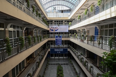 Las universidades de Kabul, vacías en el primer día de la prohibición de las clases mixtas