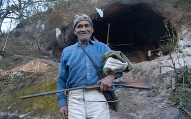 Él es Pedro Luca, el argentino de 79 años que vive desde 1976 en una cueva