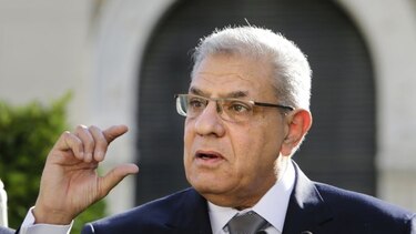 Dimite primer ministro de Egipto