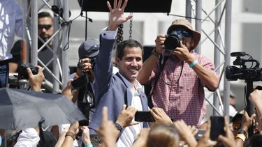 Juan Guaidó responde a reto de Nicolás Maduro y espera elecciones este año