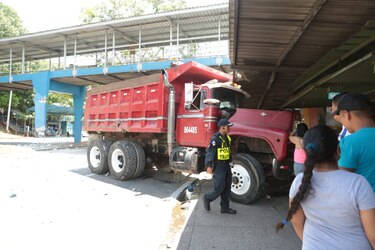 Termina el apuntalamiento del puente peatonal del Complejo Hospitalario