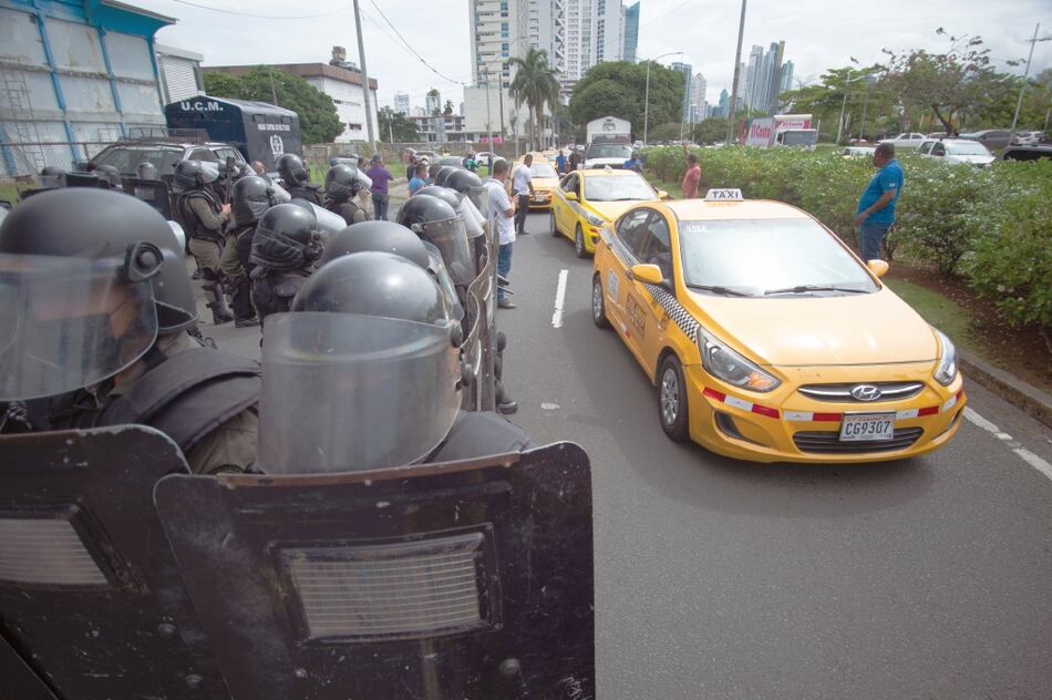 Transporte público: el enmarañado negocio en el que brillan los políticos