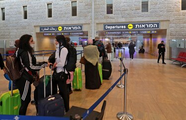Israel prohíbe viajes de Estados Unidos por variante ómicron de la Covid-19