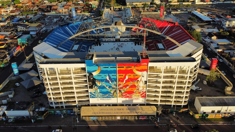 Un desfile que exalta la diversidad del pueblo del bosque conquista el carnaval amazónico